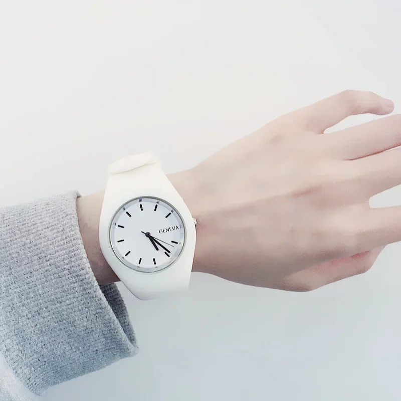 男性腕時計女性クリーム色超薄型ファッションギフトシリコーンス - Silicone Band Women のレビューと価格